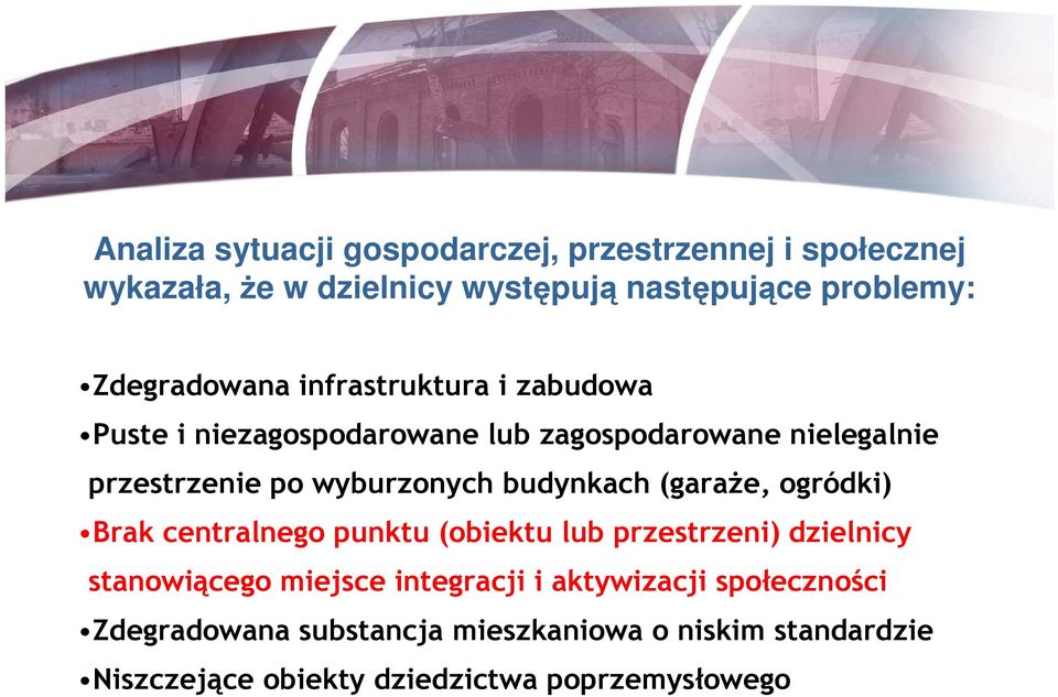 wyburzonych budynkach (garaŝe, ogródki) Brak centralnego punktu (obiektu lub przestrzeni) dzielnicy stanowiącego miejsce