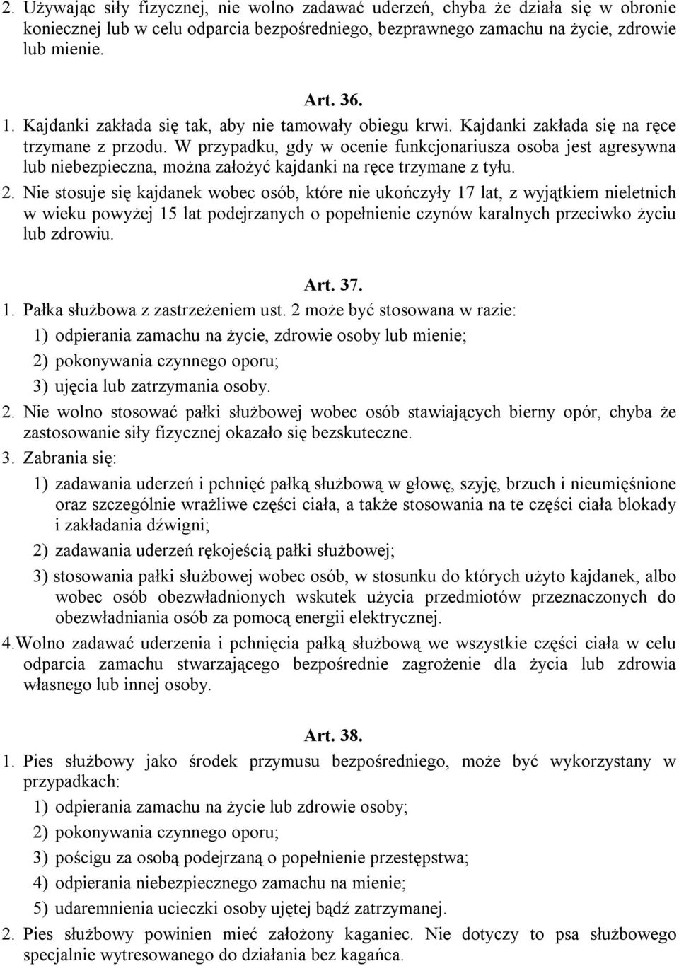 W przypadku, gdy w ocenie funkcjonariusza osoba jest agresywna lub niebezpieczna, można założyć kajdanki na ręce trzymane z tyłu. 2.