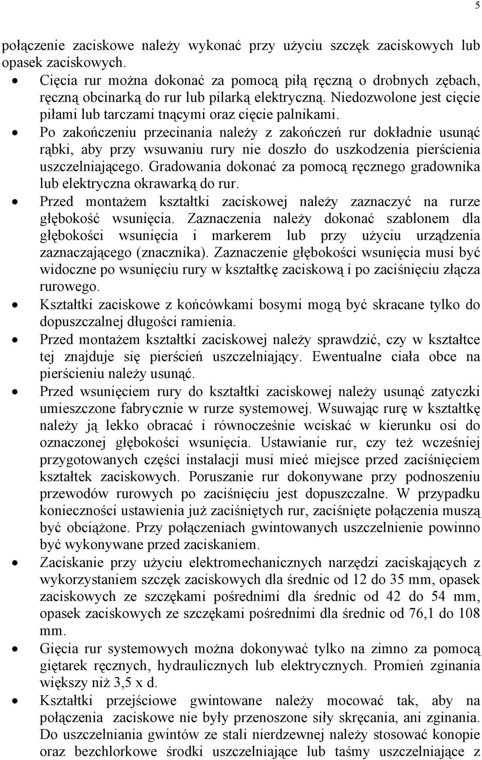 Po zakończeniu przecinania należy z zakończeń rur dokładnie usunąć rąbki, aby przy wsuwaniu rury nie doszło do uszkodzenia pierścienia uszczelniającego.