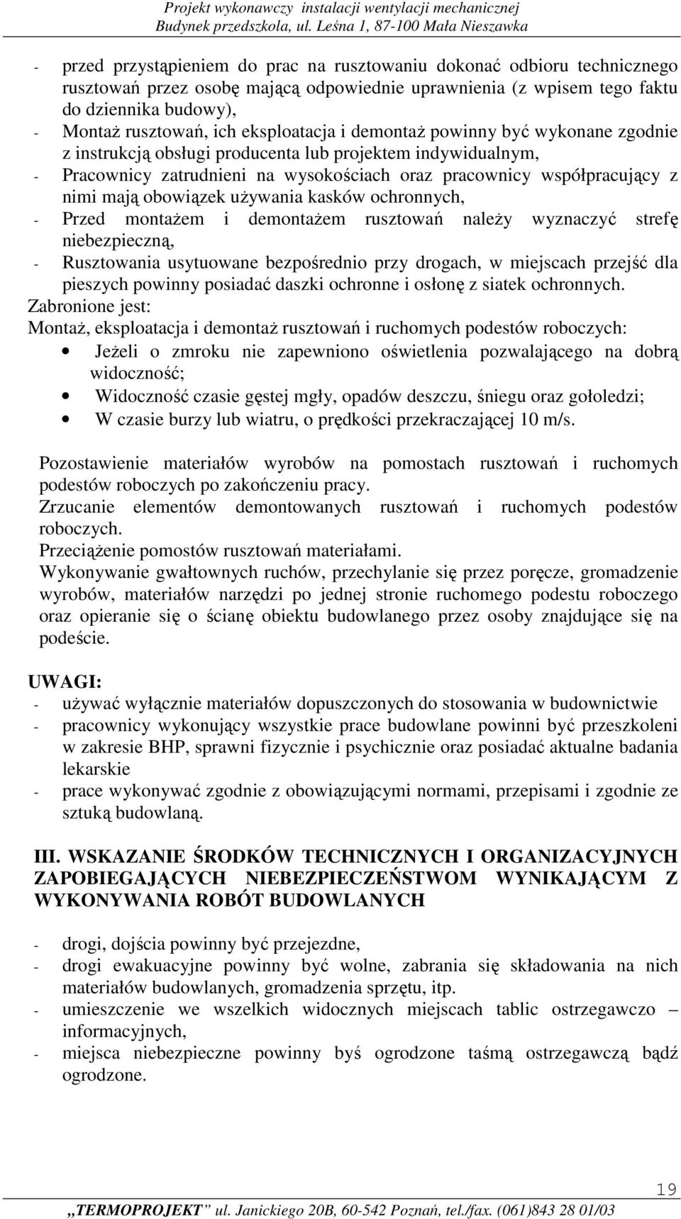 obowiązek używania kasków ochronnych, - Przed montażem i demontażem rusztowań należy wyznaczyć strefę niebezpieczną, - Rusztowania usytuowane bezpośrednio przy drogach, w miejscach przejść dla