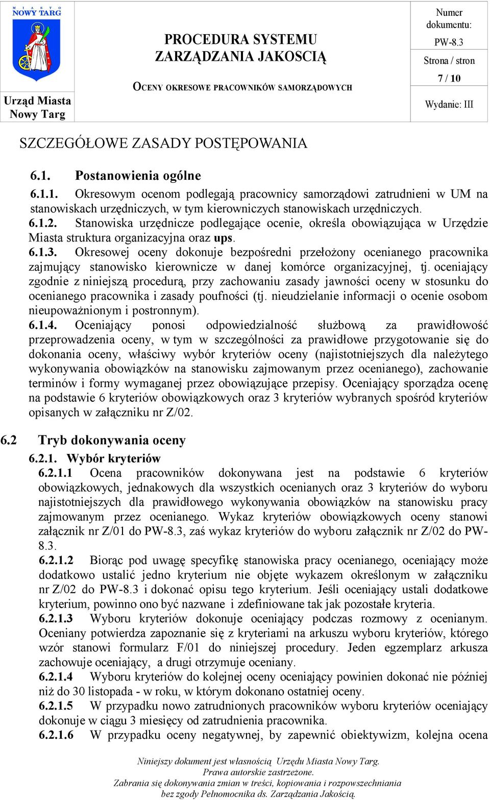 Okresowej oceny dokonuje bezpośredni przełożony ocenianego pracownika zajmujący stanowisko kierownicze w danej komórce organizacyjnej, tj.