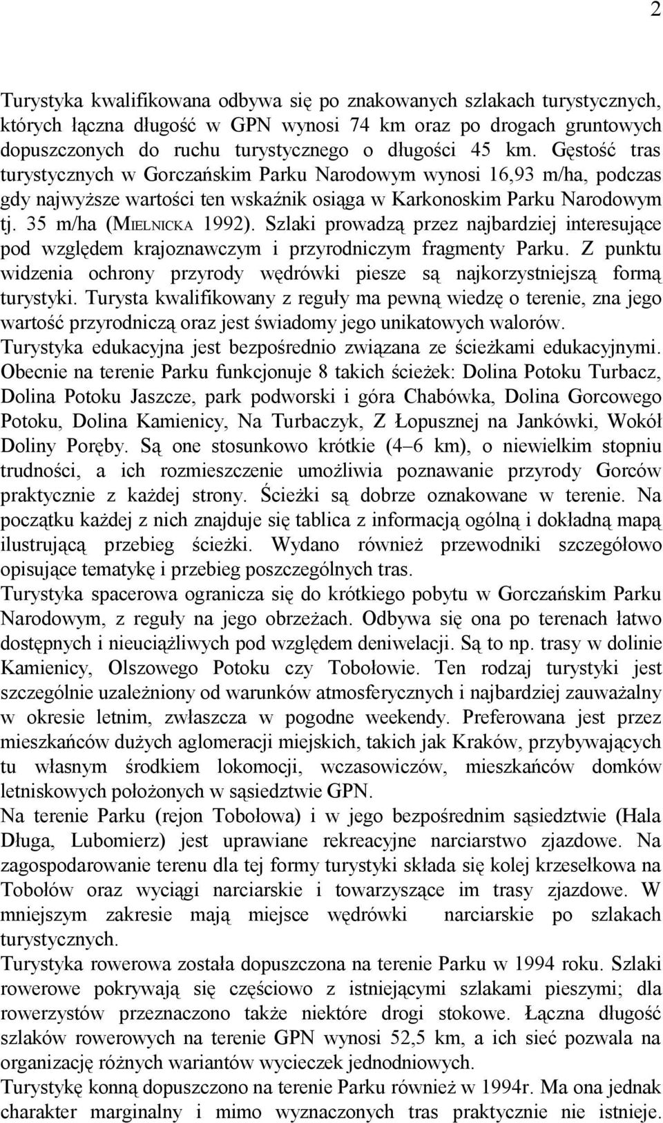 Szlaki prowadzą przez najbardziej interesujące pod względem krajoznawczym i przyrodniczym fragmenty Parku. Z punktu widzenia ochrony przyrody wędrówki piesze są najkorzystniejszą formą turystyki.