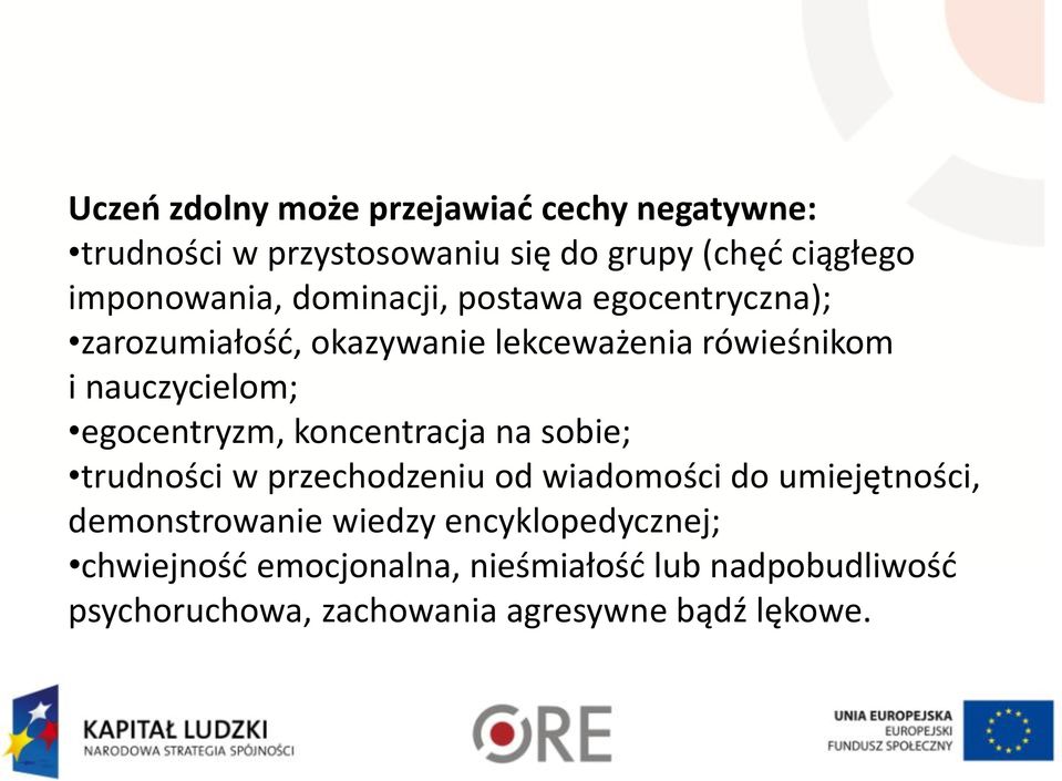 nauczycielom; egocentryzm, koncentracja na sobie; trudności w przechodzeniu od wiadomości do umiejętności,