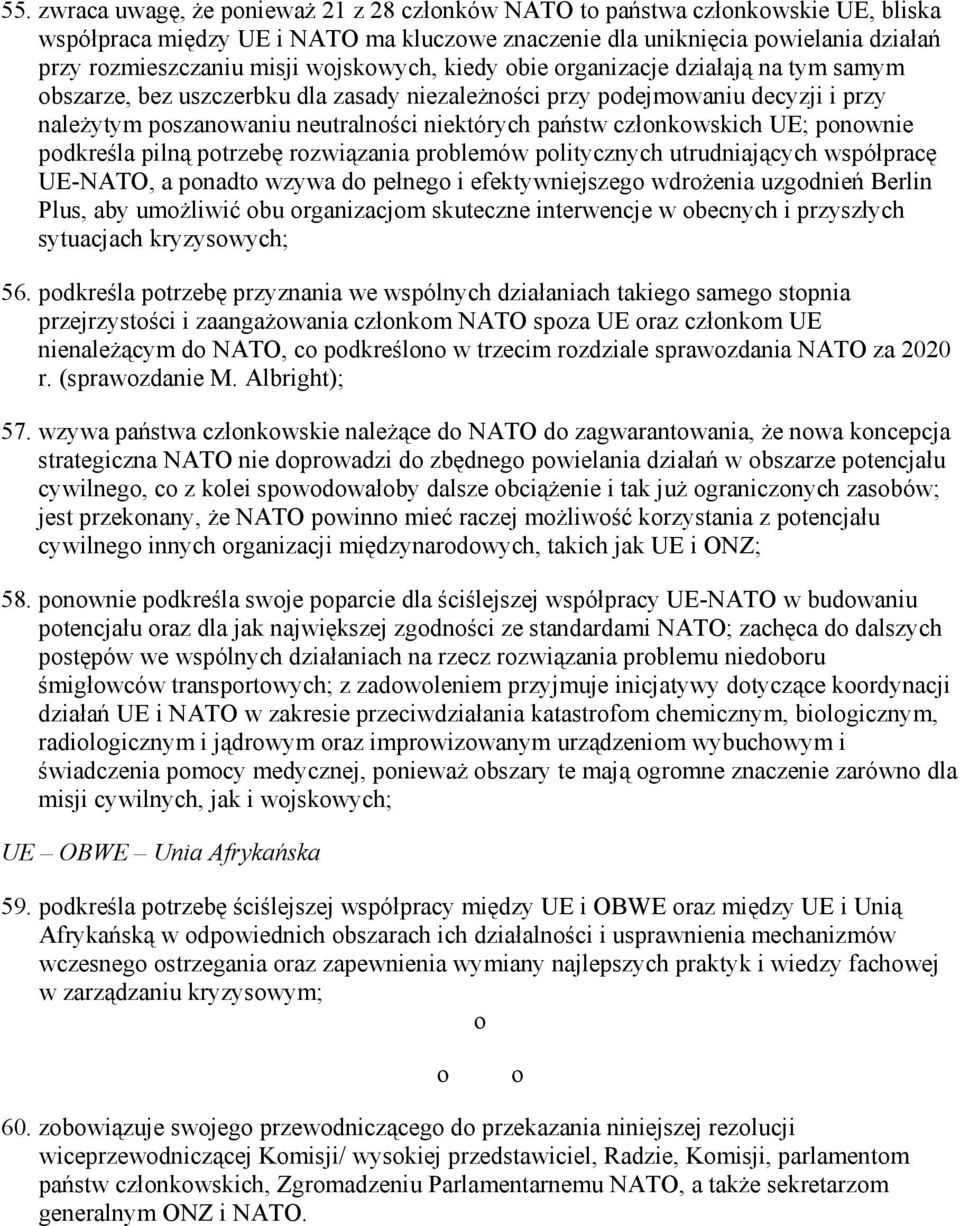członkowskich UE; ponownie podkreśla pilną potrzebę rozwiązania problemów politycznych utrudniających współpracę UE-NATO, a ponadto wzywa do pełnego i efektywniejszego wdroŝenia uzgodnień Berlin