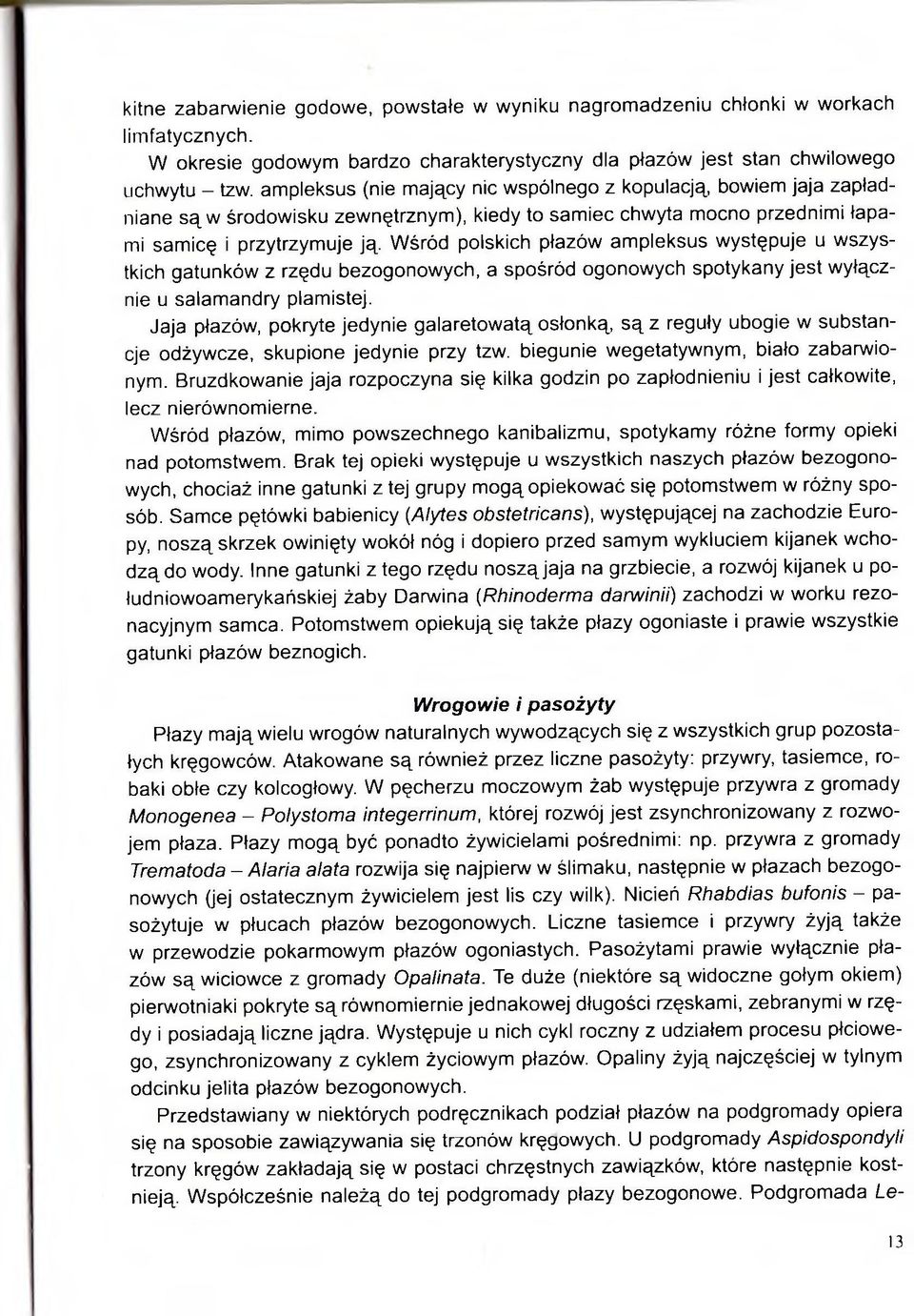 Wśród polskich płazów ampleksus występuje u wszystkich gatunków z rzędu bezogonowych, a spośród ogonowych spotykany jest wyłącznie u salamandry plamistej.