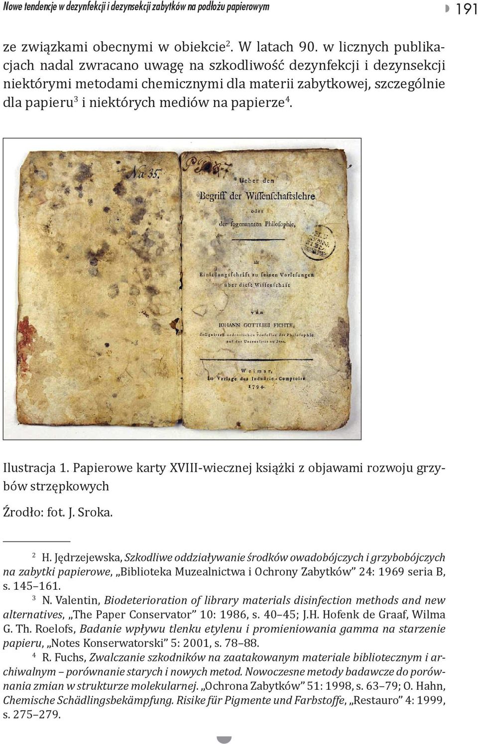 4. Ilustracja 1. Papierowe karty XVIII-wiecznej książki z objawami rozwoju grzybów strzępkowych Źrodło: fot. J. Sroka. 2 H.