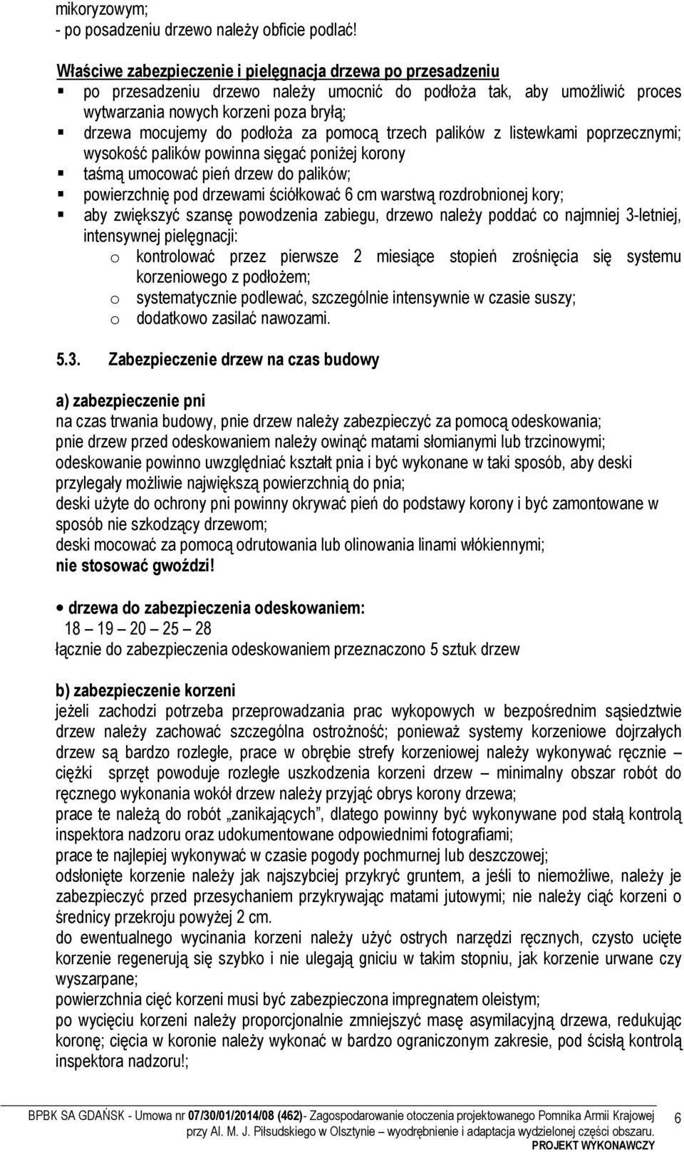 podłoża za pomocą trzech palików z listewkami poprzecznymi; wysokość palików powinna sięgać poniżej korony taśmą umocować pień drzew do palików; powierzchnię pod drzewami ściółkować 6 cm warstwą