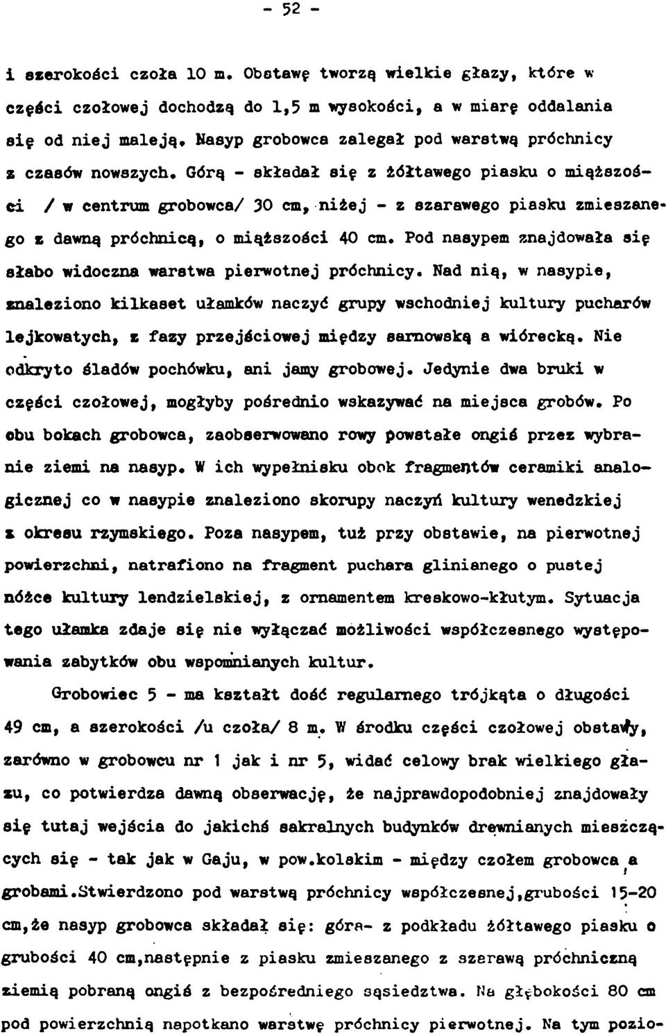 Górą - składał się z żółtawego piasku o miąższości / w centrum grobowca/ 30 cm, niżej - z szarawego piasku zmieszane* go z dawną próchnicą, o miąższości 40 cm.