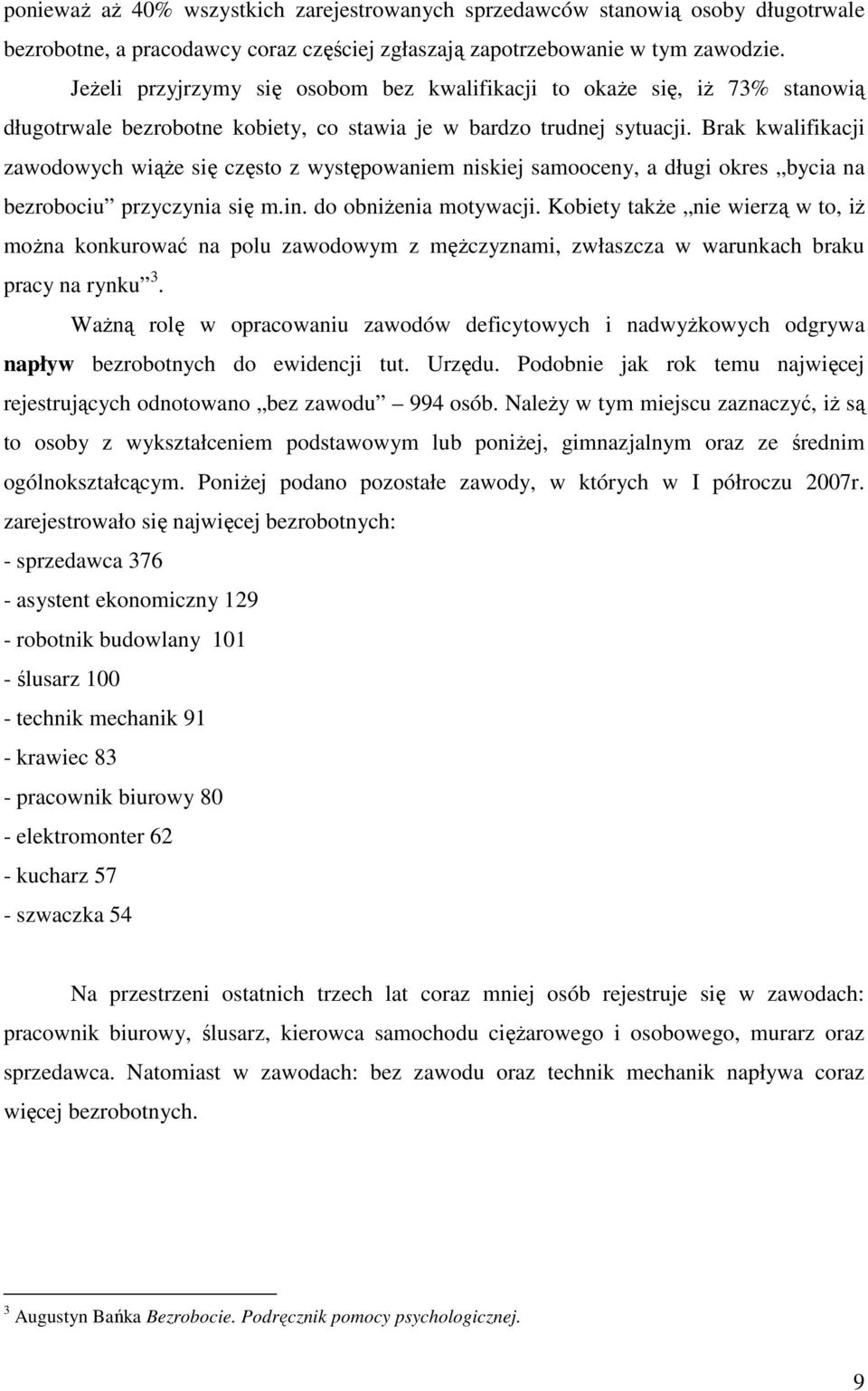 Brak kwalifikacji zawodowych wiąŝe się często z występowaniem niskiej samooceny, a długi okres bycia na bezrobociu przyczynia się m.in. do obniŝenia motywacji.