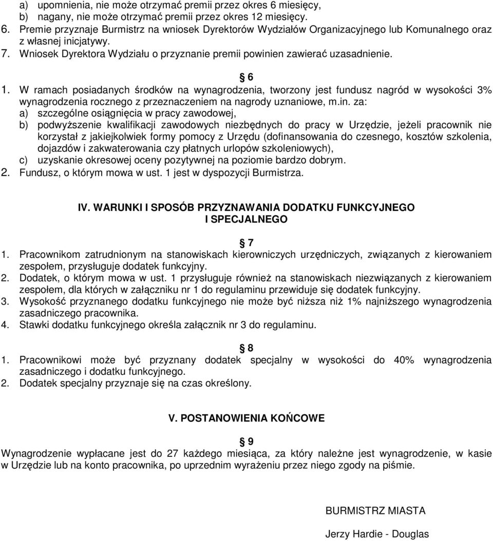 W ramach posiadanych środków na wynagrodzenia, tworzony jest fundusz nagród w wysokości 3% wynagrodzenia rocznego z przeznaczeniem na nagrody uznaniowe, m.in.