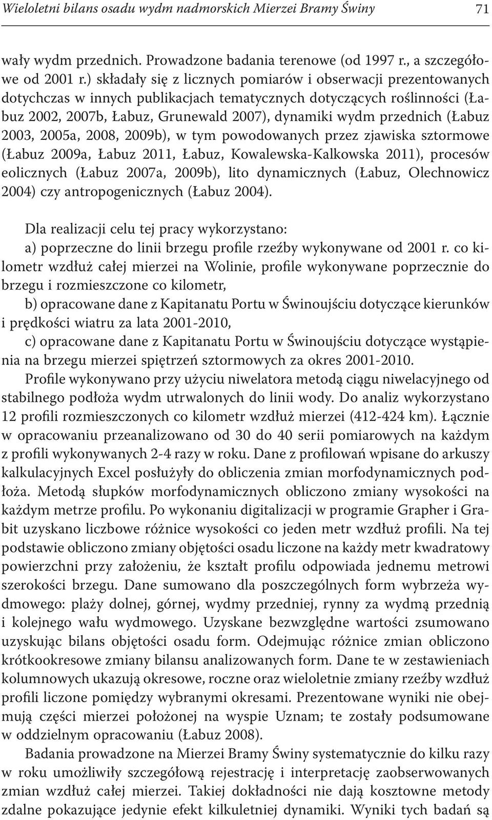 przednich (Łabuz 2003, 2005a, 2008, 2009b), w tym powodowanych przez zjawiska sztormowe (Łabuz 2009a, Łabuz 2011, Łabuz, Kowalewska-Kalkowska 2011), procesów eolicznych (Łabuz 2007a, 2009b), lito