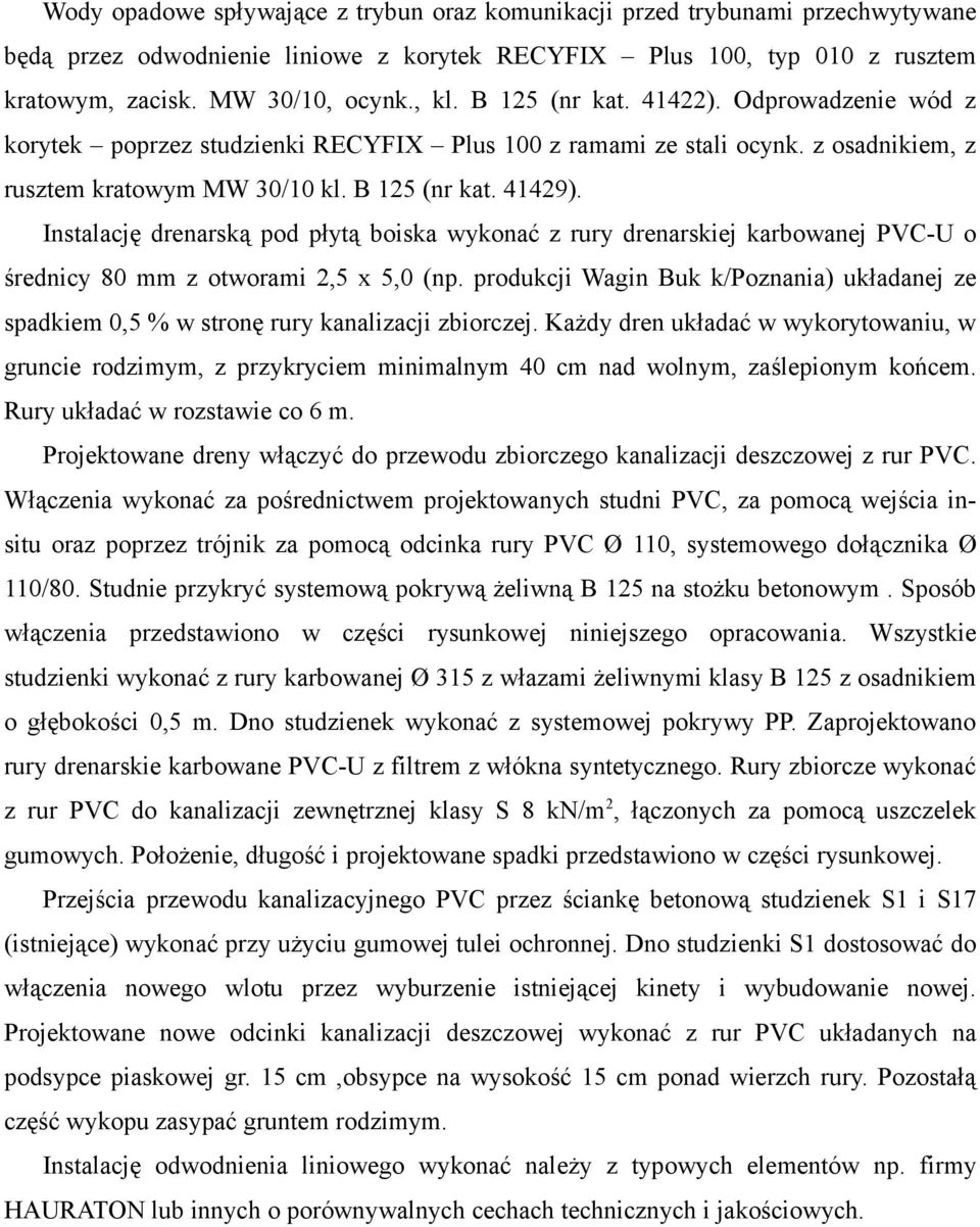 Instalację drenarską pod płytą boiska wykonać z rury drenarskiej karbowanej PVC-U o średnicy 80 mm z otworami 2,5 x 5,0 (np.