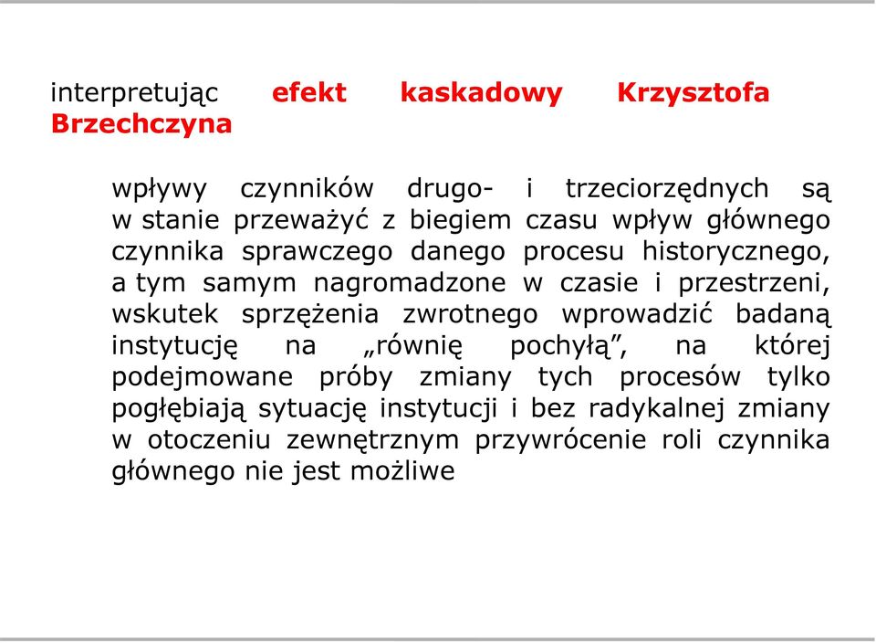 sprzężenia zwrotnego wprowadzić badaną instytucję na równię pochyłą, na której podejmowane próby zmiany tych procesów tylko