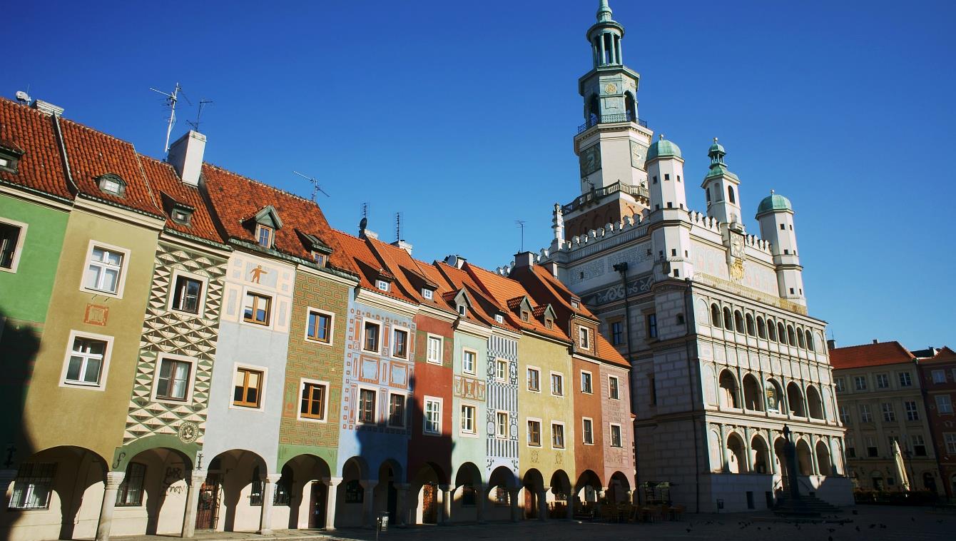 MIEJSCA WARTE POZNANIA STARY RYNEK Uznawany za jeden z najpiękniejszych Rynków w Polsce.