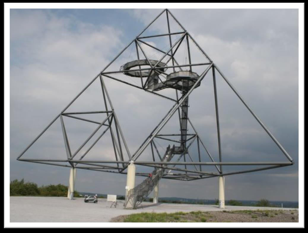 Wieża widokowa tetraedr symbol kompleksu Bottrop o wysokości 50 m (120 m n.p.m.) i 60 m bokach, która spoczywa na 4 filarach 9 m i jest elementem Emscher Park IBA.