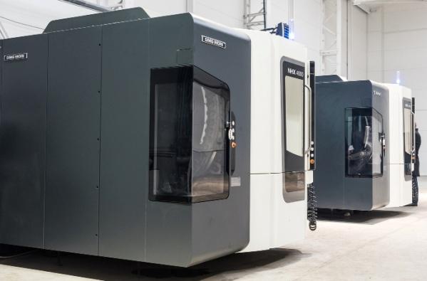 NOWE INWESTYCJE Dwie tokarki CNC Nazwa: DMG MORI NLX 2500/700 Rok produkcji: 2015 Średnica toczenia:366mm Długość toczenia:700mm Głowica:12 pozycji napędzanych Elektrowrzeciono:15 kw const.