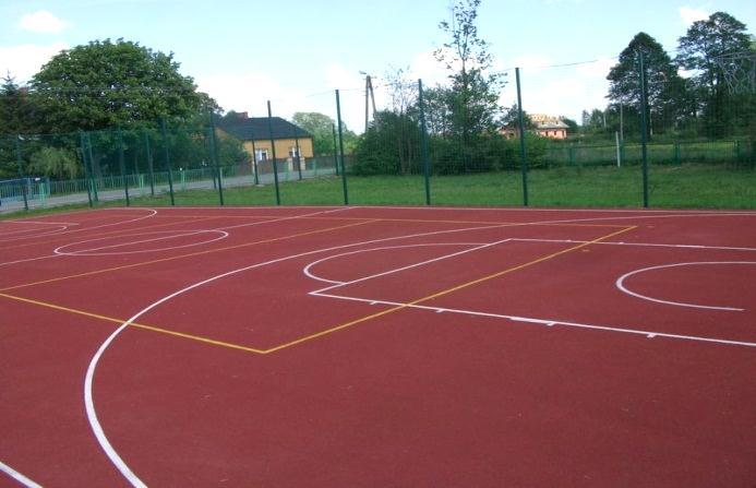 Budowa dwóch boisk sportowych przy Szkole Podstawowej w Lucynowie, gmina Wyszków Wykonanie boiska do piłki nożnej o nawierzchni z trawy syntetycznej