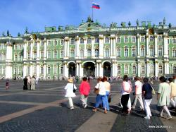 Przejazd ok. 370 km. Dzień 4 PETERSBURG, po śniadaniu wycieczka do PETERHOFU, zwiedzanie Parku Dolnego, gdzie zgromadzone są najpiękniejsze fontanny i kaskady. Dalej wycieczka objazdowa po mieście, m.