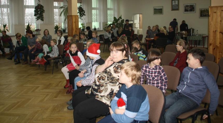 Po dokładnych oględzinach młoda komisja zaakceptowała jednogłośnie wygląd drzewka.