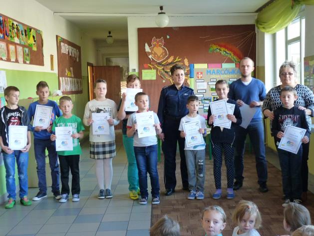 Spotkanie z policjantem Uwieńczeniem akcji stała się wizyta funkcjonariusza policji, który wygłosił pogadankę na temat bezpiecznego zachowania i poruszania się na drodze.