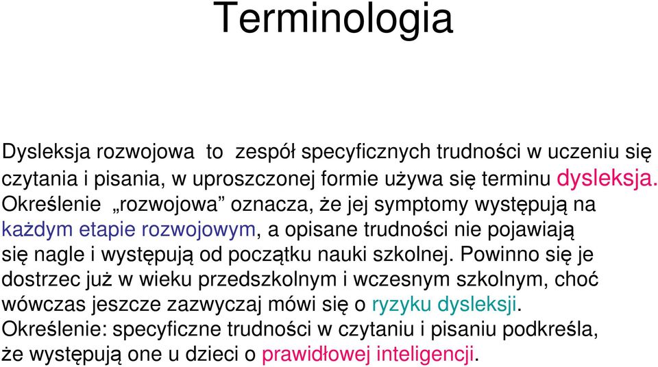 Określenie rozwojowa oznacza, że jej symptomy występują na każdym etapie rozwojowym, a opisane trudności nie pojawiają się nagle i występują