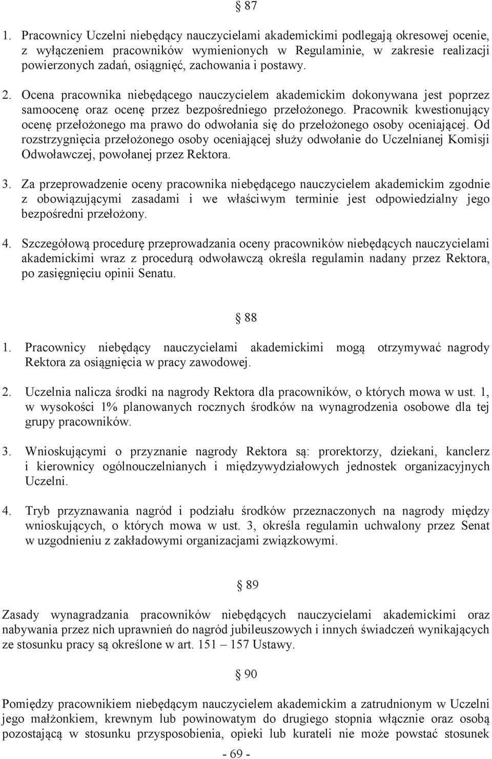 Pracownik kwestionujący ocenę przełożonego ma prawo do odwołania się do przełożonego osoby oceniającej.