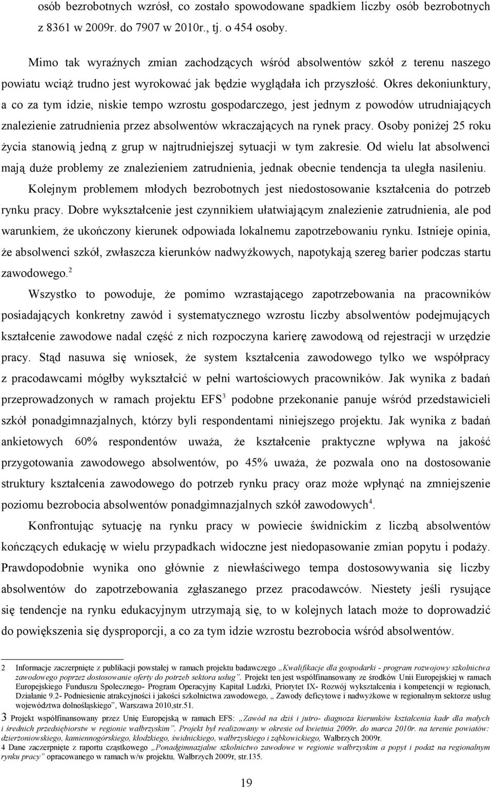 Okres dekoniunktury, a co za tym idzie, niskie tempo wzrostu gospodarczego, jest jednym z powodów utrudniających znalezienie zatrudnienia przez absolwentów wkraczających na rynek pracy.