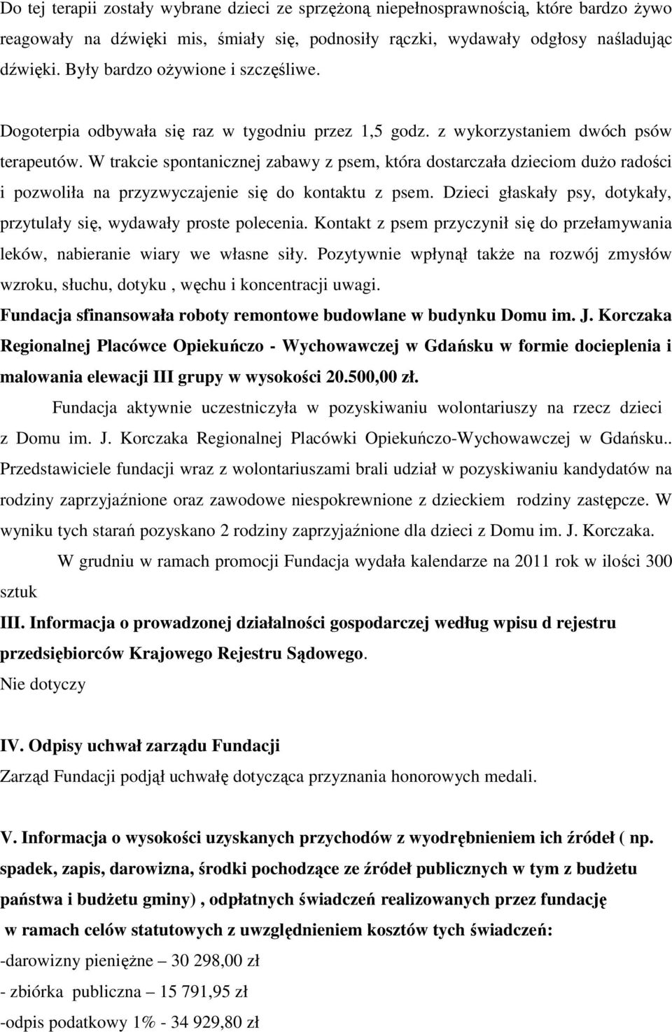 W trakcie spontanicznej zabawy z psem, która dostarczała dzieciom duŝo radości i pozwoliła na przyzwyczajenie się do kontaktu z psem.