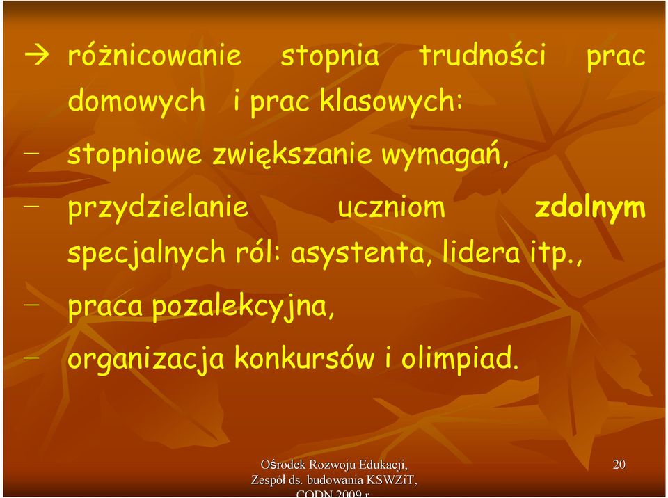 uczniom zdolnym specjalnych ról: asystenta, lidera itp.