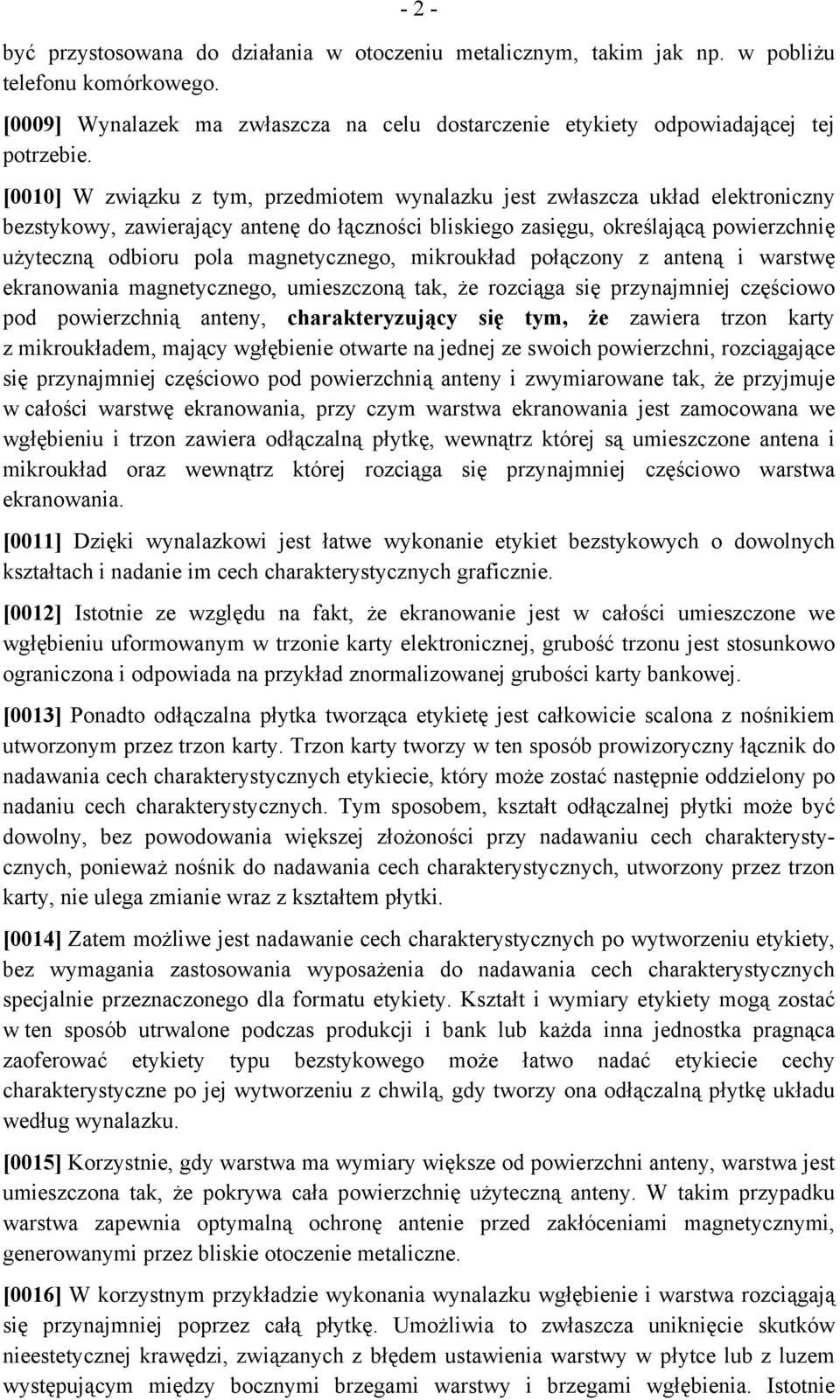 magnetycznego, mikroukład połączony z anteną i warstwę ekranowania magnetycznego, umieszczoną tak, że rozciąga się przynajmniej częściowo pod powierzchnią anteny, charakteryzujący się tym, że zawiera