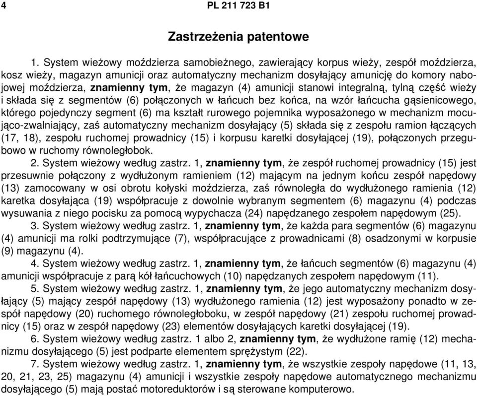 znamienny tym, że magazyn (4) amunicji stanowi integralną, tylną część wieży i składa się z segmentów (6) połączonych w łańcuch bez końca, na wzór łańcucha gąsienicowego, którego pojedynczy segment