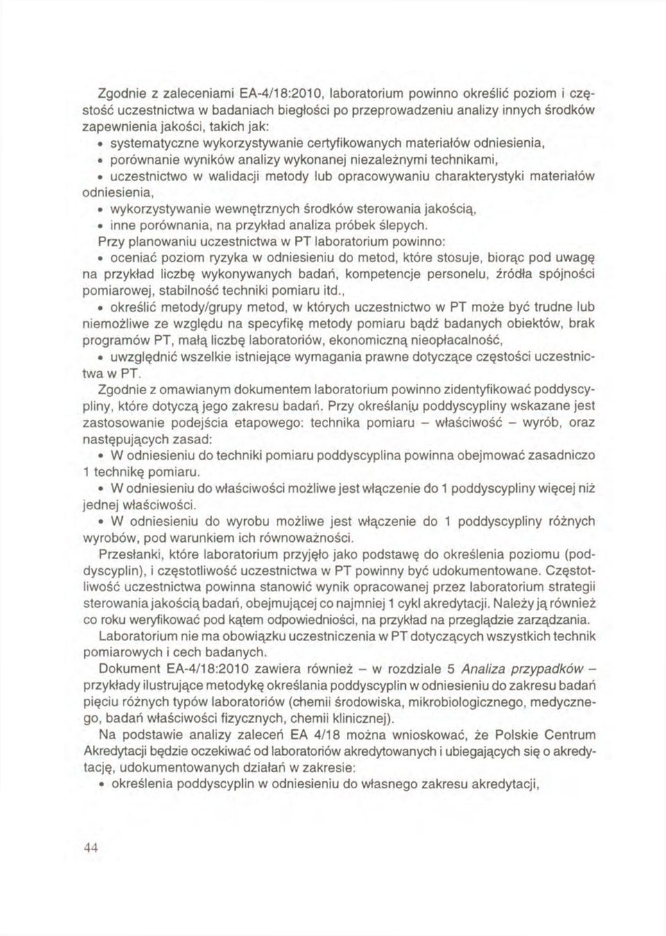 materiałów odniesienia, wykorzystywanie wewnętrznych środków sterowania jakością, inne porównania, na przykład analiza próbek ślepych.