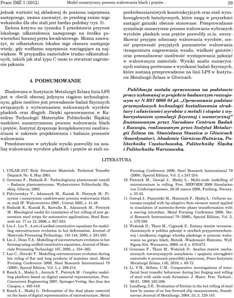 Zielona krzywa na rysunku 5 przedstawia przyrost lokalnego odkształcenia zastępczego na środku powierzchni bocznej pręta kwadratowego.