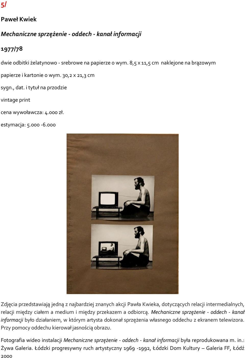 000 Zdjęcia przedstawiają jedną z najbardziej znanych akcji Pawła Kwieka, dotyczących relacji intermedialnych, relacji między ciałem a medium i między przekazem a odbiorcą.