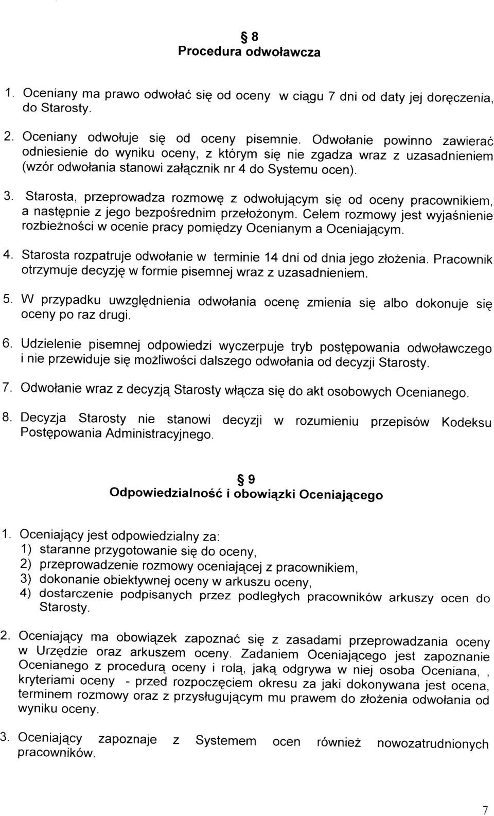 Starosta, przeprowadza rozmowę z odwołującym się od oceny pracownikiem, a następnie z jego bezpośrednim przełożonym.