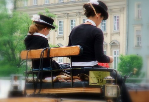 af: mk_is_here Krakow Denne middelalderby ser ud som om den lige er hentet ud af en eventyrbog med sin levende markedsplads, spiralformede gotiske tårne, slotte og legender om drager.