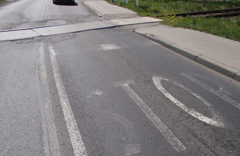 Nieprawidłowości związane z przejazdami Na gruncie Urząd Transportu Kolejowego Wytarty znak