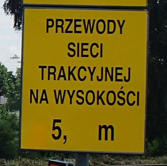 Nieprawidłowości związane z przejazdami Na gruncie Urząd Transportu Kolejowego Wyblakły znak B-20 i obrócony G-3