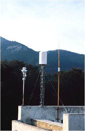 Systemy GNSS w pomiarach geodezyjnych 23/56 Międzynarodowy Ziemski System Odniesienia Międzynarodowy Ziemski Układ Odniesienia