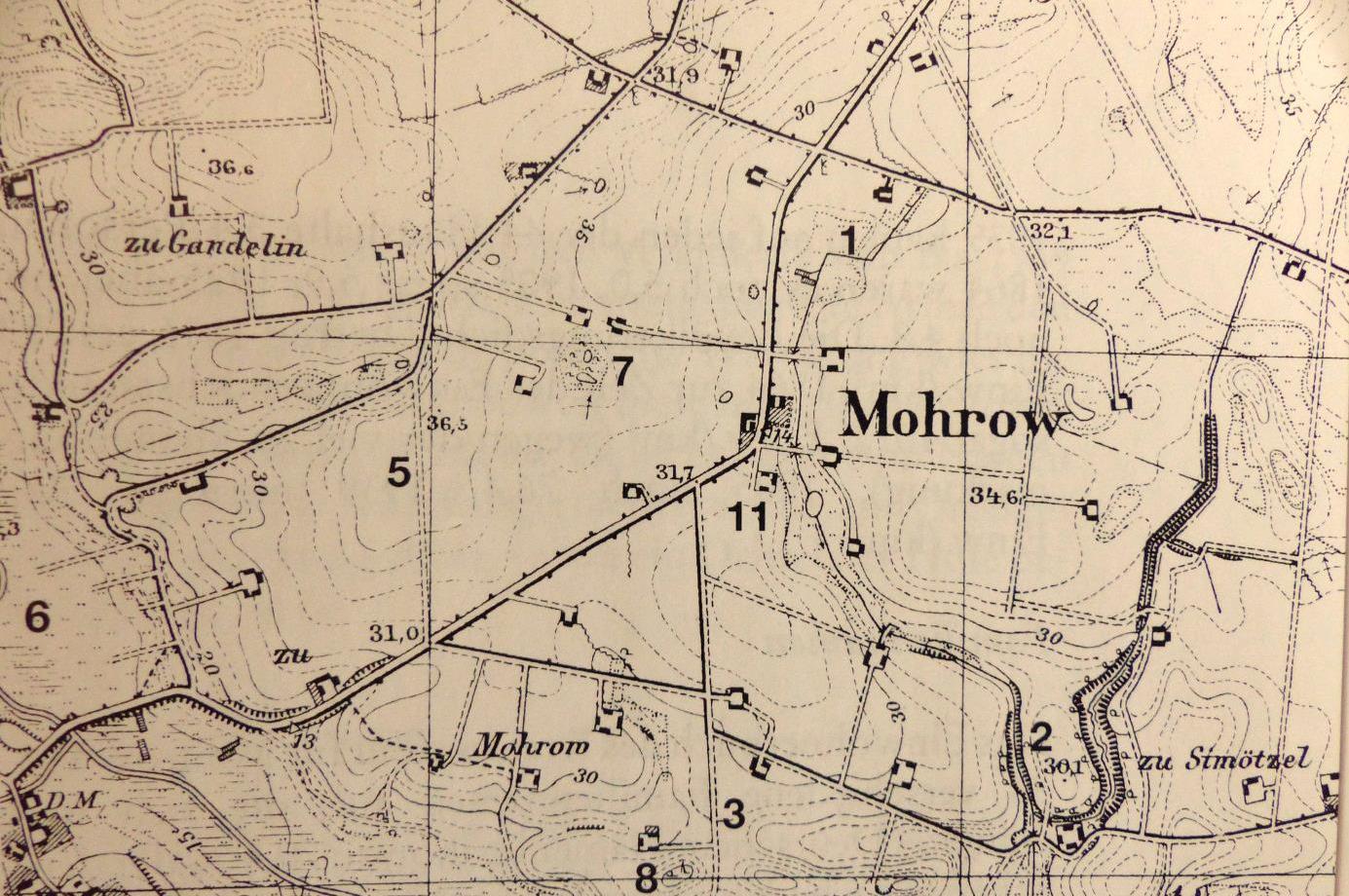 PAPROCIE - Wieś powstała w 1888r. z parcelacji majątku ziemskiego wsi Kędrzyno- Owczarnia folwarku Kędrzyno. Kolonia składała się z 11 gospodarstw rolnych.
