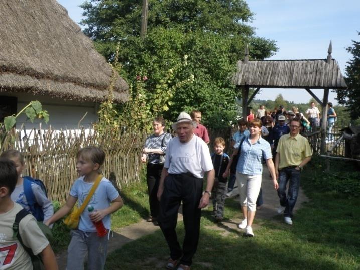 16 września uczestnicy projektu wyjechali do Zagrody Guciów, gdzie zwiedzali starodawne obejścia.
