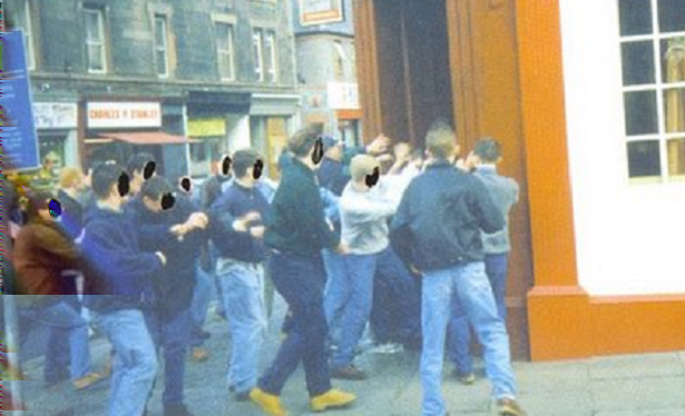 "casual" (popularny wtedy na Wyspach Brytyjskich), oraz przyjęto nazwę Casual Soccer Firm.