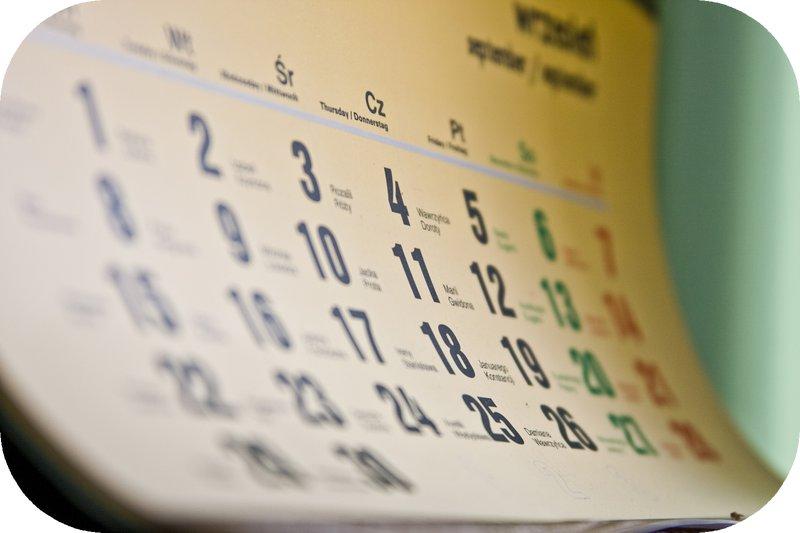 Historia kalendarza Cel: gregoriańskiego Zminimalizowanie różnic pomiędzy rokiem kalendarzowym a rokiem zwrotnikowym Dostosowanie do praktycznych potrzeb normalnego