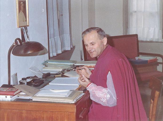 Na początku lipca 1958 roku został mianowany biskupem. Dowiedział się o tym, gdy pływał z młodzieżą na kajakach po jeziorach mazurskich.