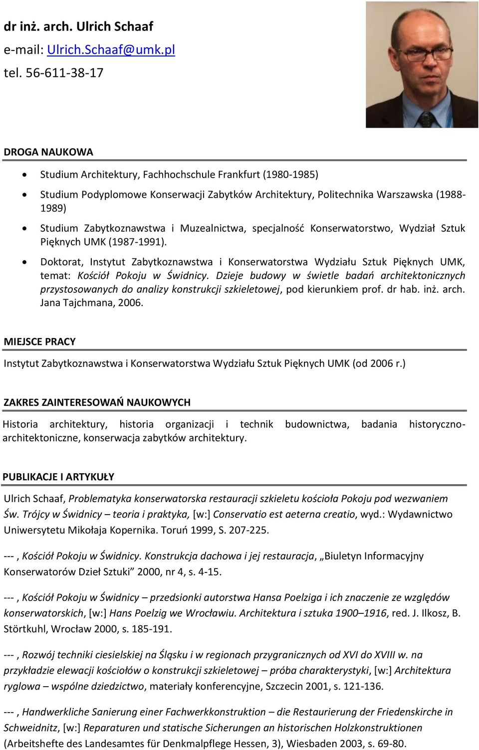 Zabytkoznawstwa i Muzealnictwa, specjalność Konserwatorstwo, Wydział Sztuk Pięknych UMK (1987-1991).