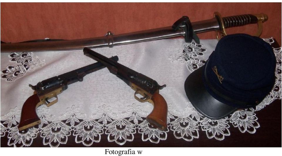 tak, więc Anglicy mieli swojego Longbowa łuk długi o zasięgu szacowanym ówcześnie na jakieś 350m a ludy wschodnie swój łuk refleksyjny krótki o lżejszej strzale i donośności jak krążyły legendy nawet