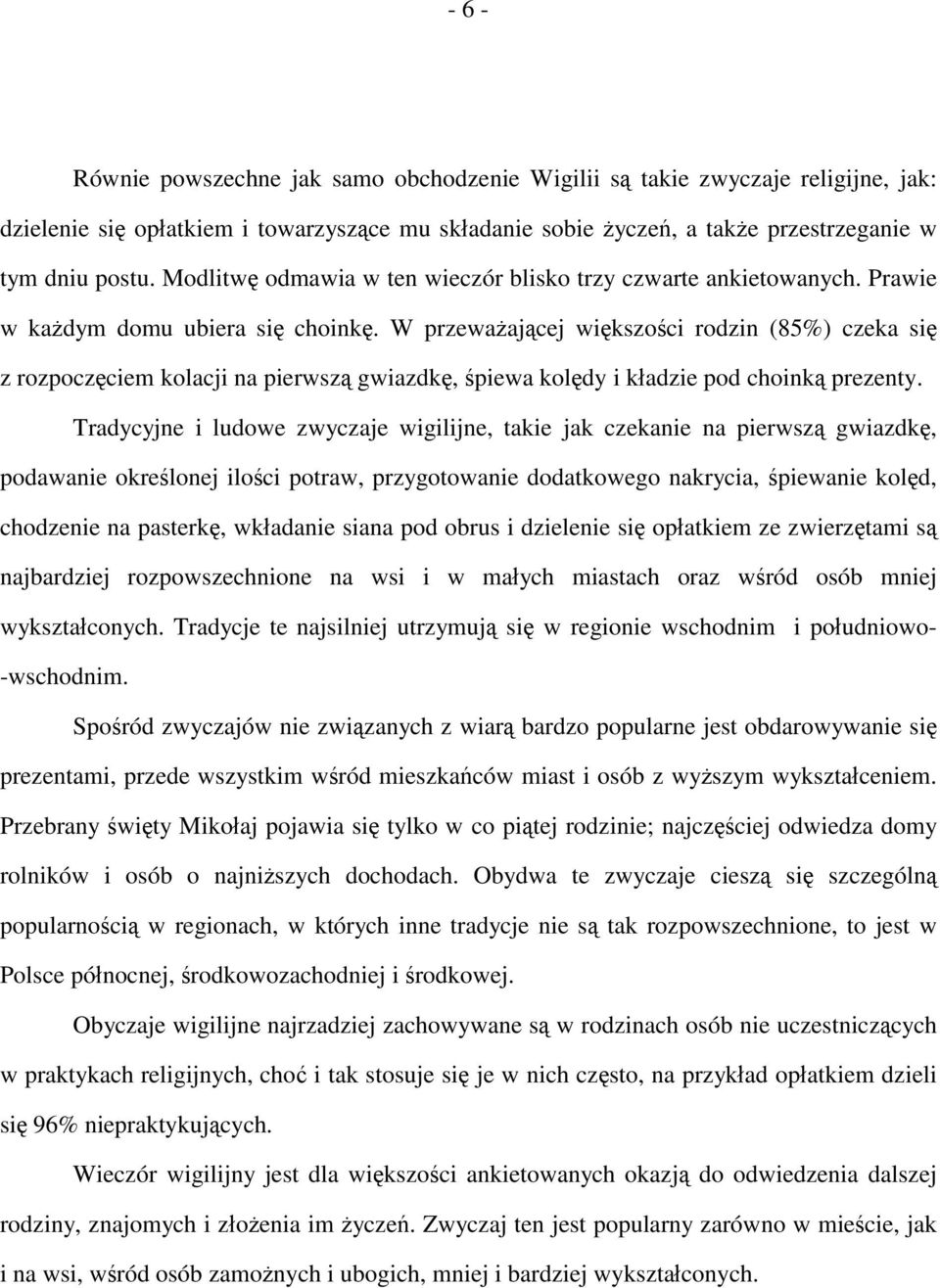 W przeważającej większości rodzin (85%) czeka się z rozpoczęciem kolacji na pierwszą gwiazdkę, śpiewa kolędy i kładzie pod choinką prezenty.