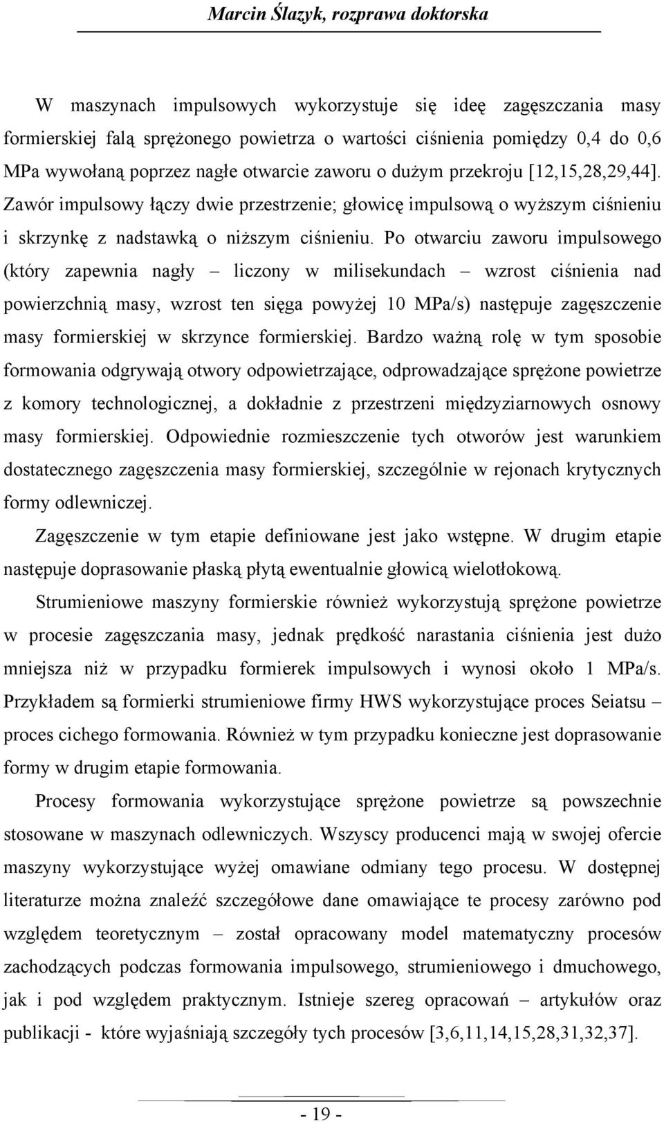 Po otwarciu zaworu impulsowego (który zapewnia nagły liczony w milisekundach wzrost ciśnienia nad powierzchnią masy, wzrost ten sięga powyżej 10 MPa/s) następuje zagęszczenie masy formierskiej w