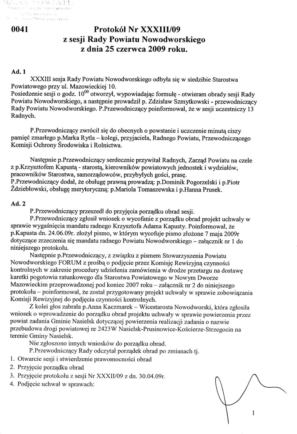 Zdzisław Szmytkowski - przewodniczący Rady Powiatu Nowodworskiego. P.Przewodniczący poinformował, że w sesji uczestniczy 13 Radnych. P.Przewodniczący zwrócił się do obecnych o powstanie i uczczenie minutą ciszy pamięć zmarłego p.