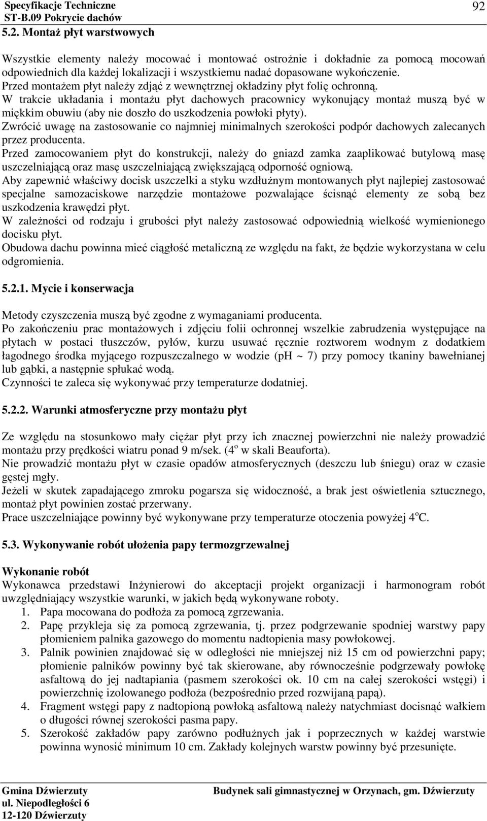 W trakcie układania i montażu płyt dachowych pracownicy wykonujący montaż muszą być w miękkim obuwiu (aby nie doszło do uszkodzenia powłoki płyty).